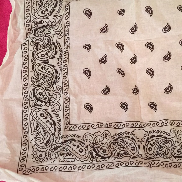 Stylish Red and White Bandana Set - Picture 13 of 16